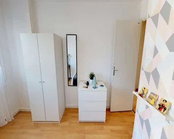 Private room at Rue Bataille, image 5 of 16