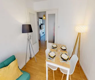 Private room at Rue Bataille, image 9 of 16
