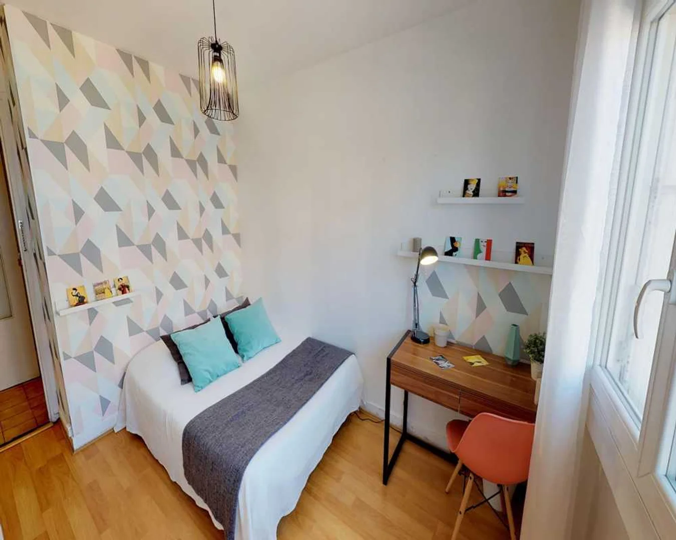 Habitación estudiantil económica con ubicación conveniente en 