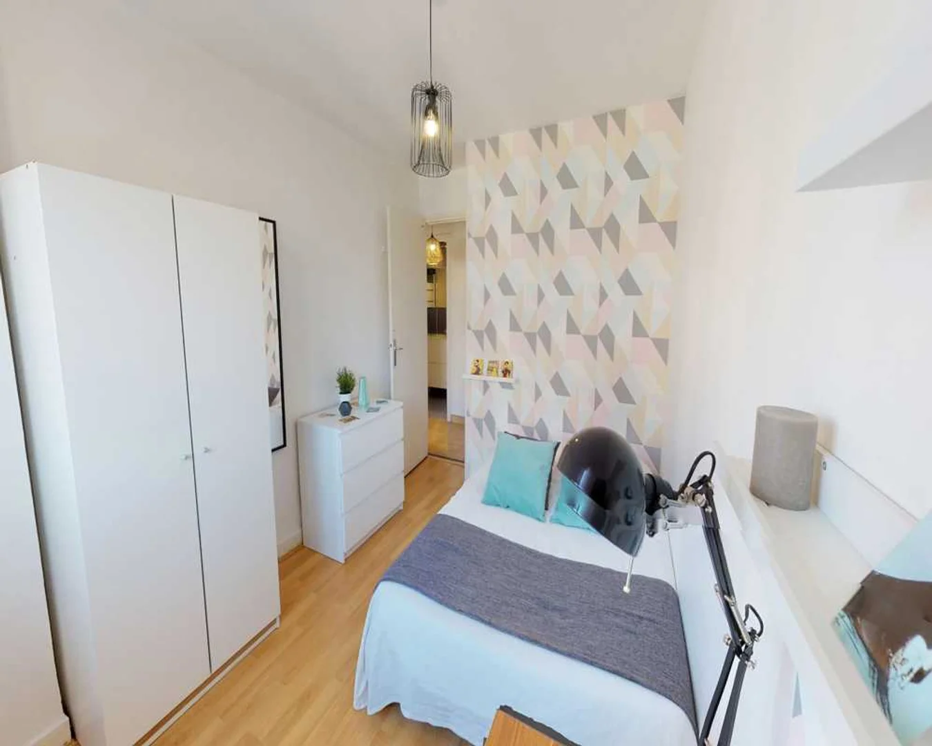 Habitación estudiantil económica con ubicación conveniente en 