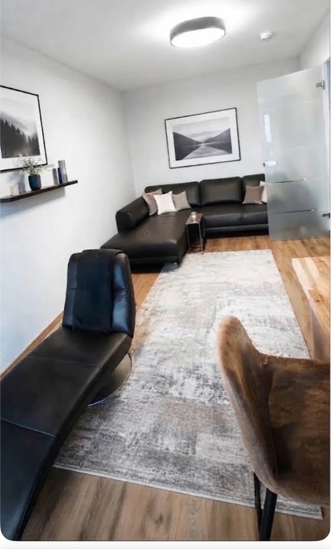 Chambre confortable pour étudiants disponible dans