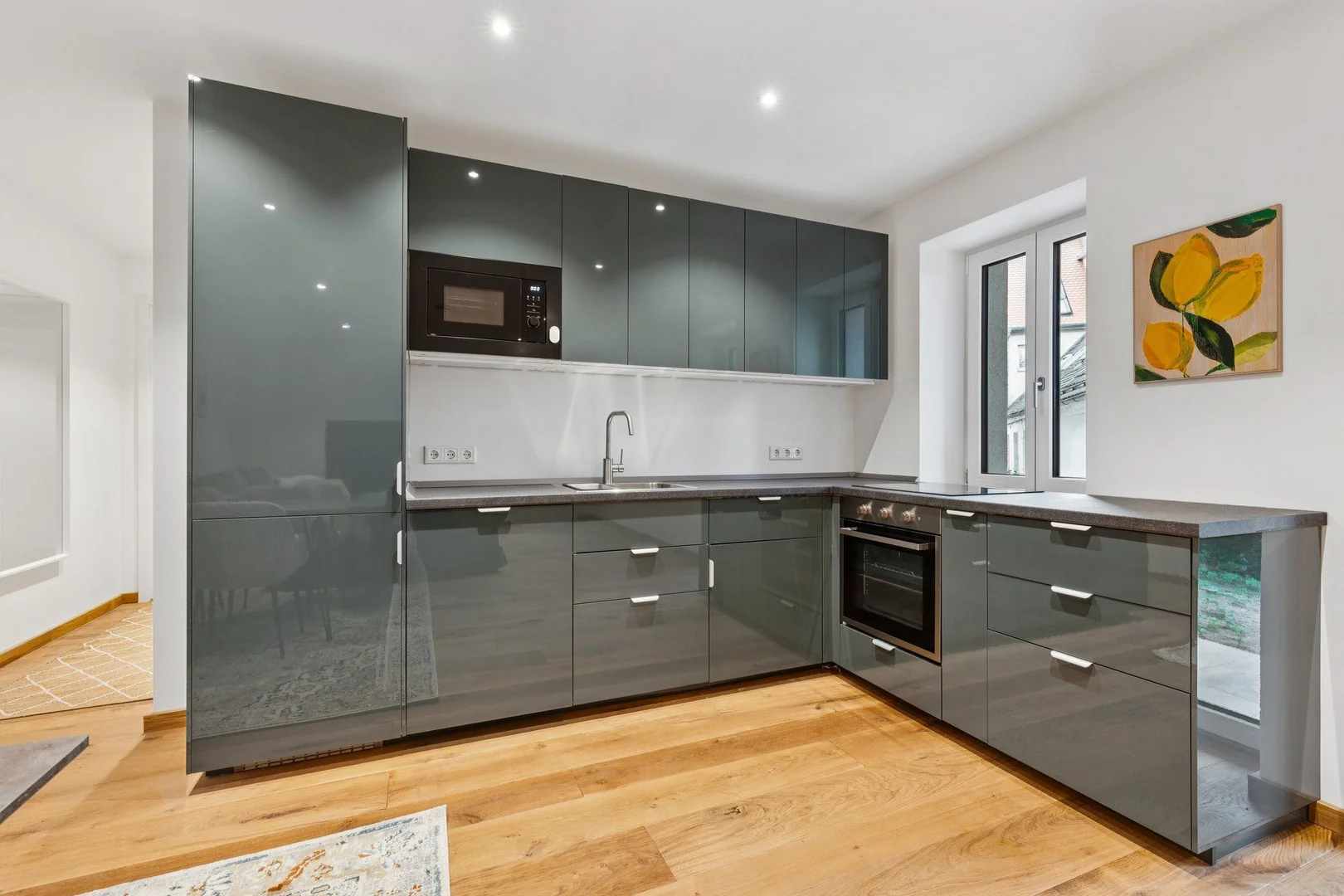 Student-friendly studio with excellent transport links in