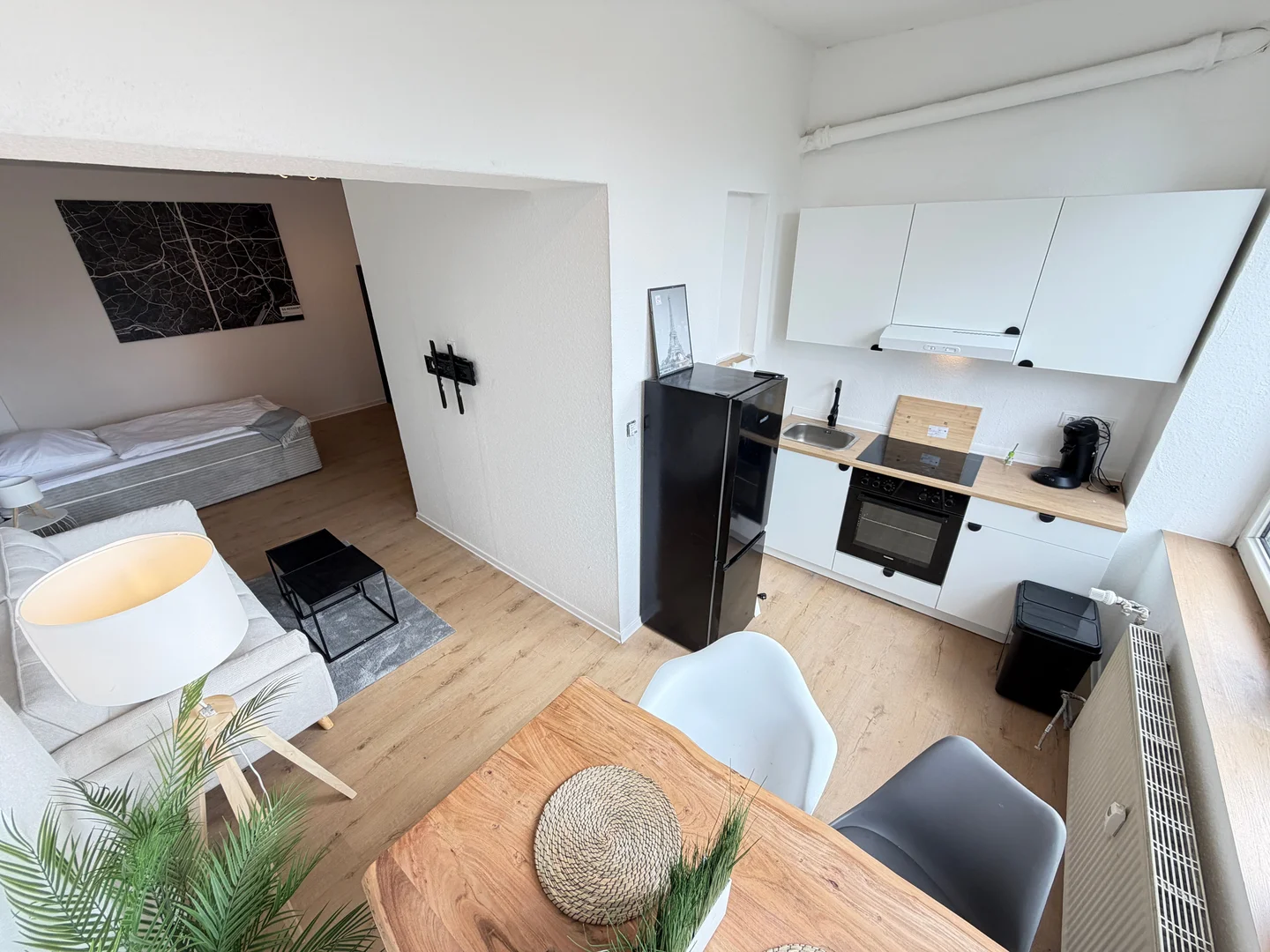 Habitación estudiantil funcional perfecta para estudiar en
