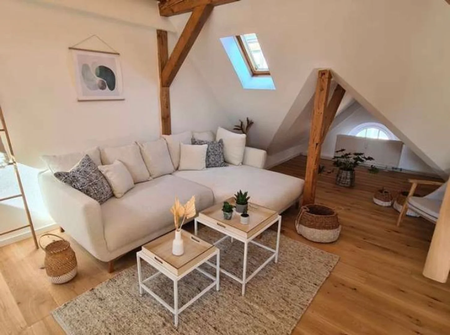 Student-friendly studio with excellent transport links in 