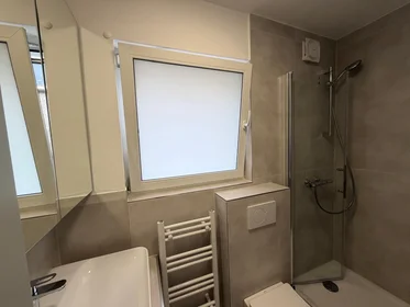 Private room at Hermann-Ehlers-Allee, image 17 of 27