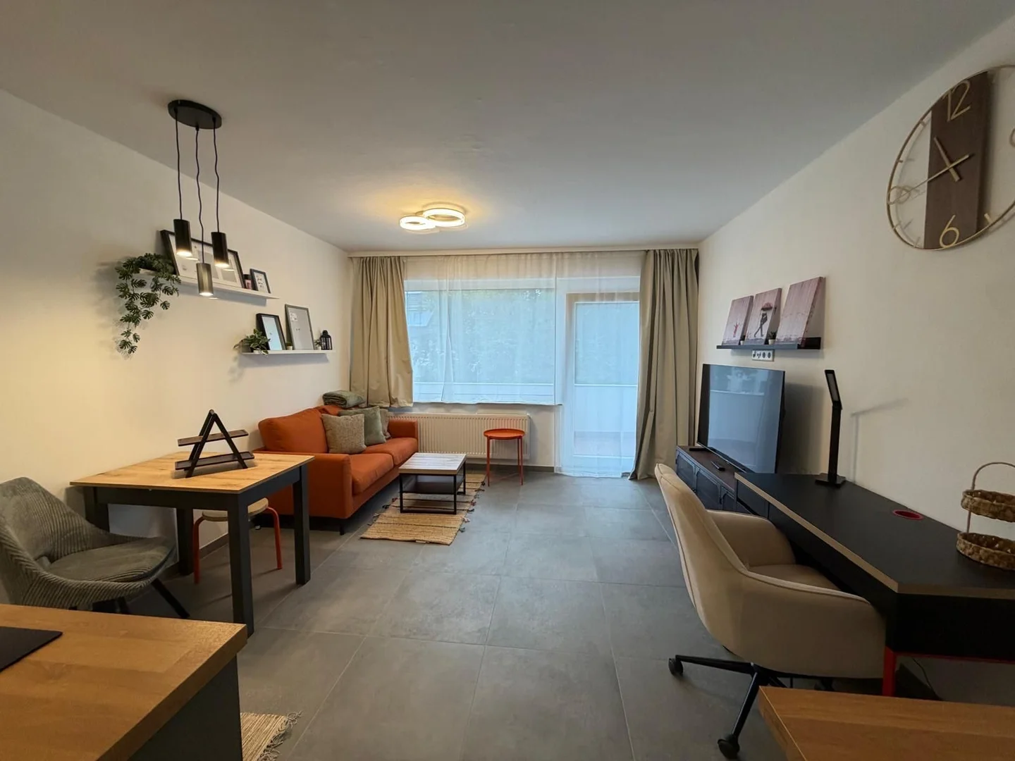 Cozy room for students available in 
