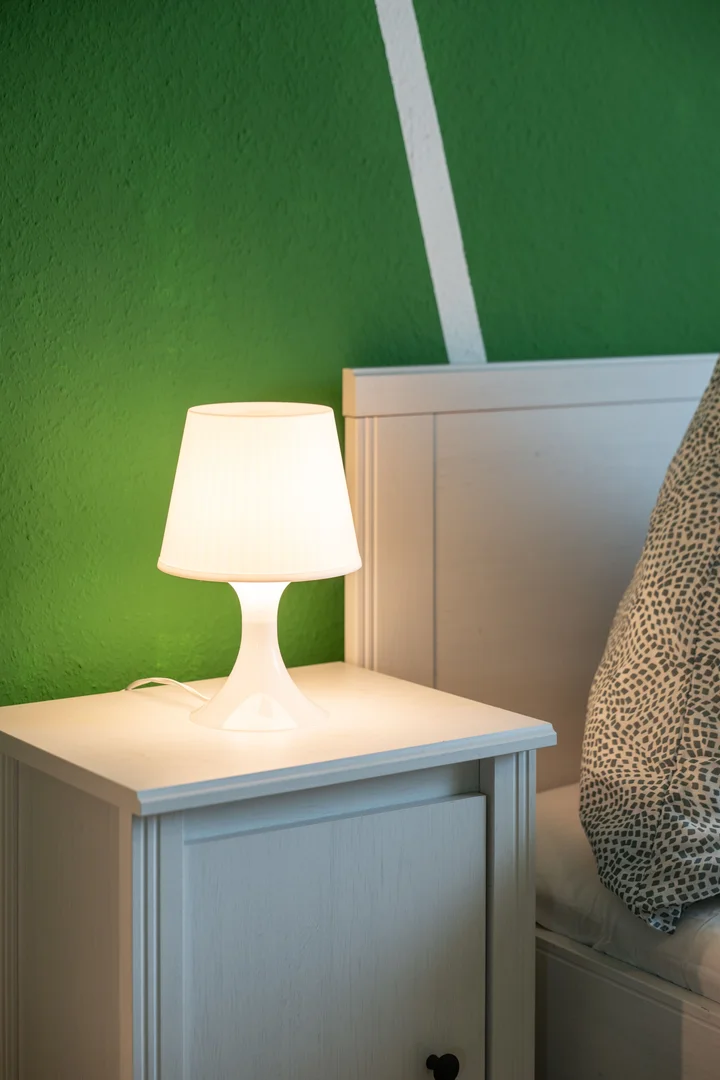 Studentenzimmer in  mit Arbeitsbereich und Gemeinschaftseinrichtungen