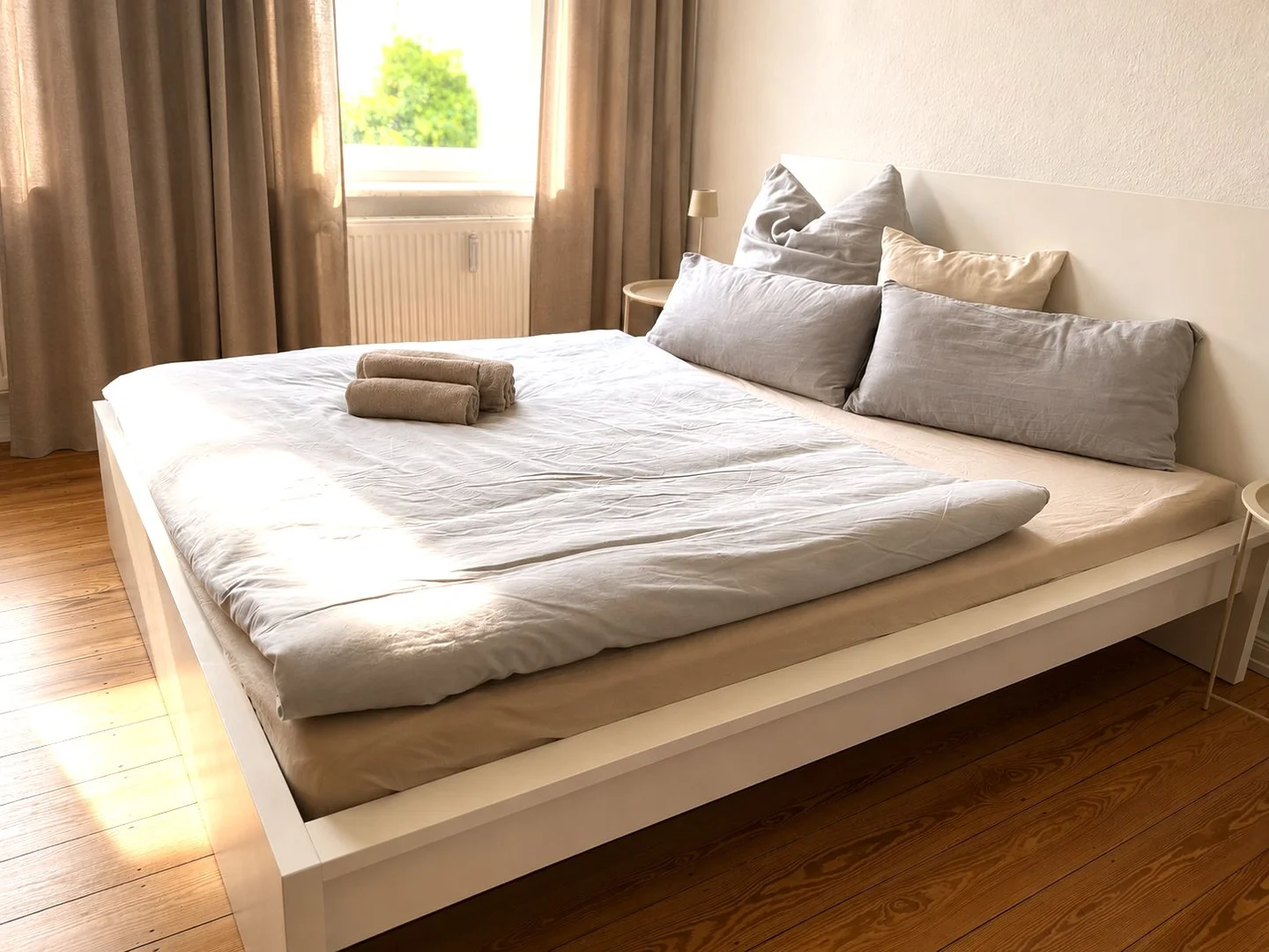 Bright and airy student room with easy university access in 