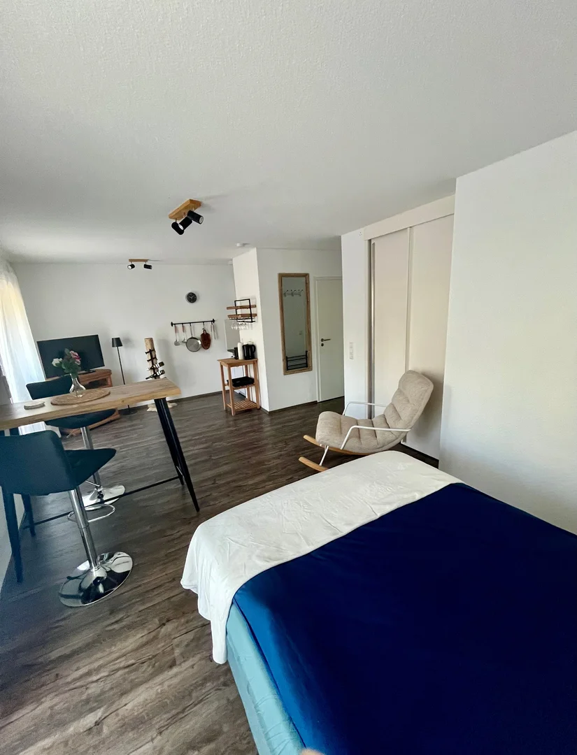 Chambre conviviale pour les étudiants dans  avec des équipements modernes