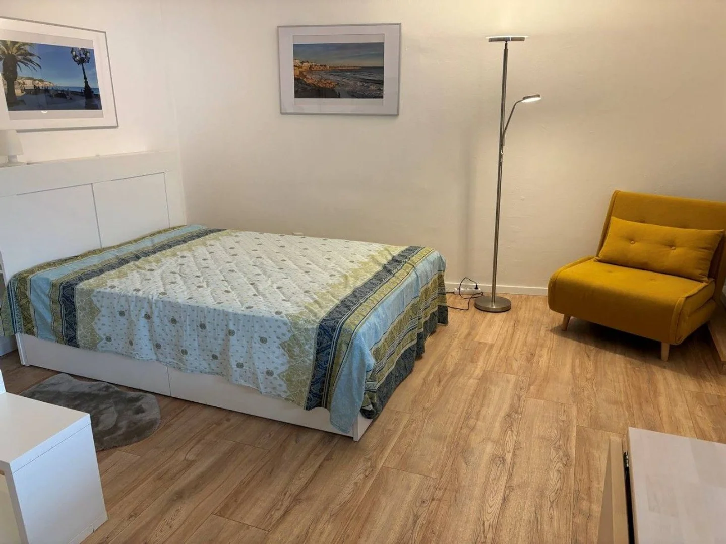 Functional student room perfect for studying in 