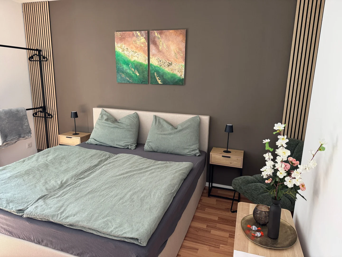 Quarto de estudante confortável e espaçoso em 