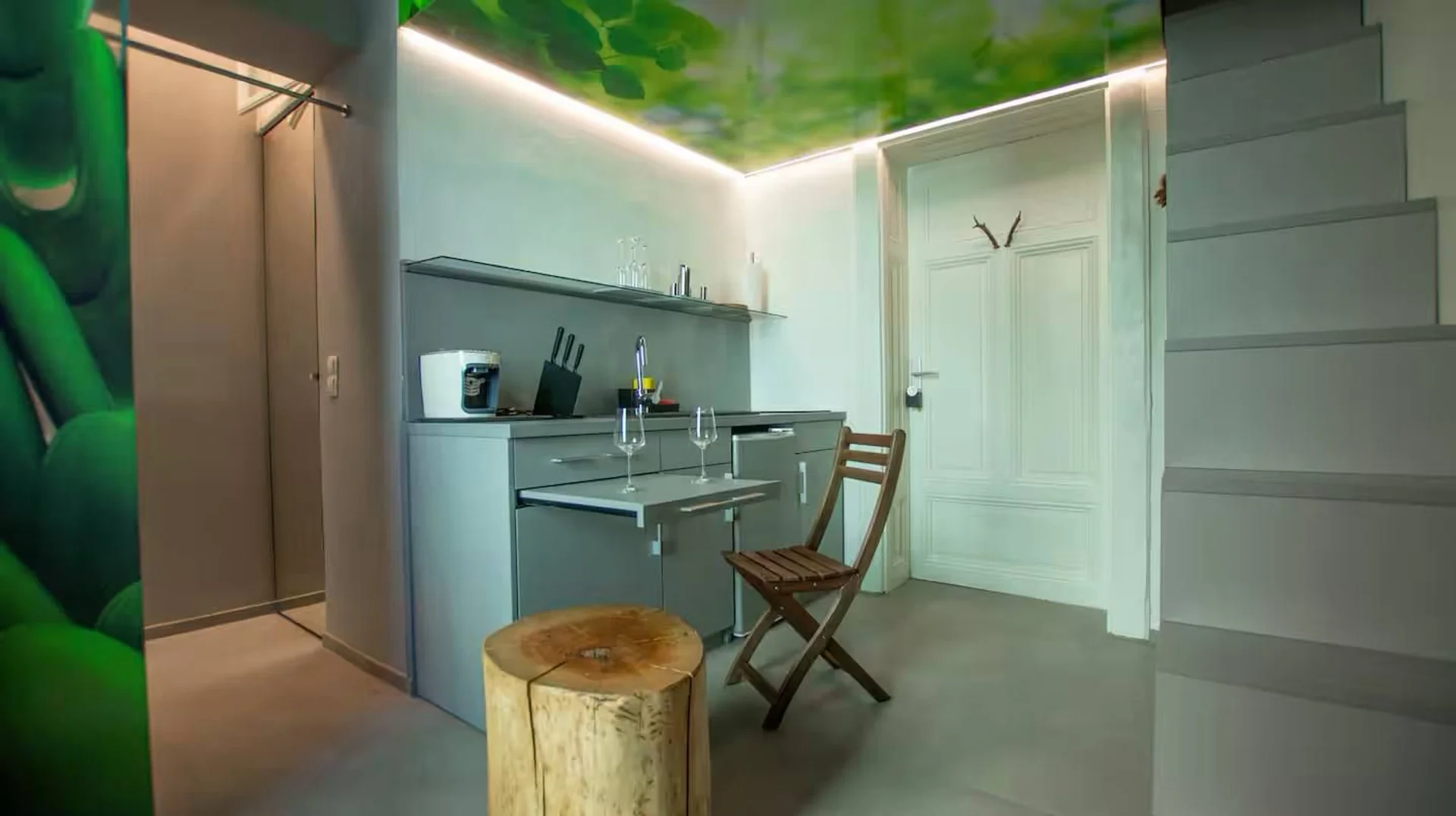 Quarto para alugar em apartamento de estudantes em , totalmente mobilado