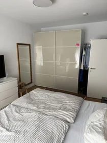 Entire apartment at Manfred-von-Richthofen-Straße, image 13 of 16