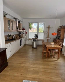 Entire apartment at Manfred-von-Richthofen-Straße, image 15 of 16