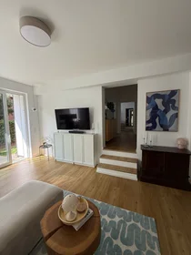 Entire apartment at Manfred-von-Richthofen-Straße, image 6 of 16