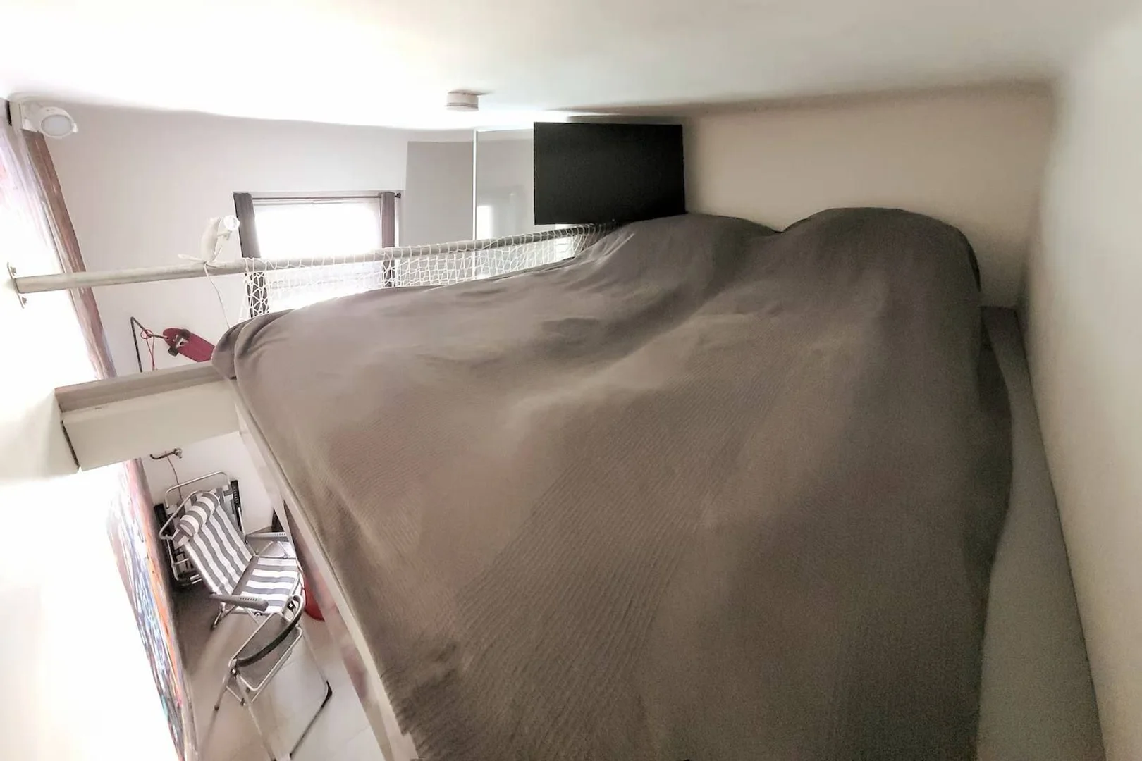 Chambre confortable pour étudiants disponible dans 