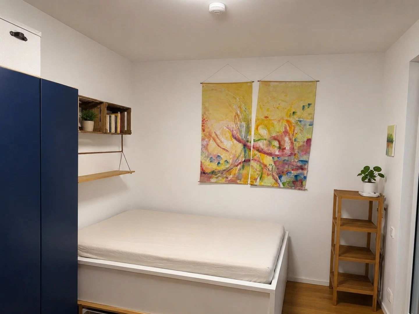Cozy room for students available in 