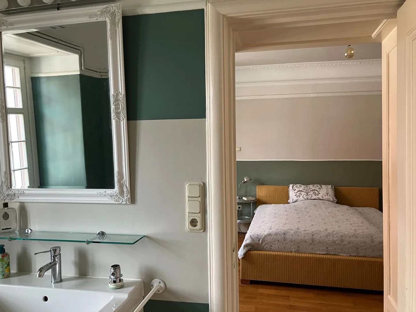'de öğrenci dairesinde, tamamen mobilyalı kiralık oda