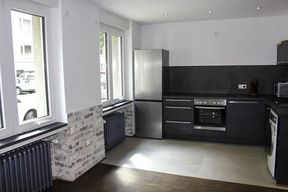 Entire apartment at Bagelstraße, image 4 of 12