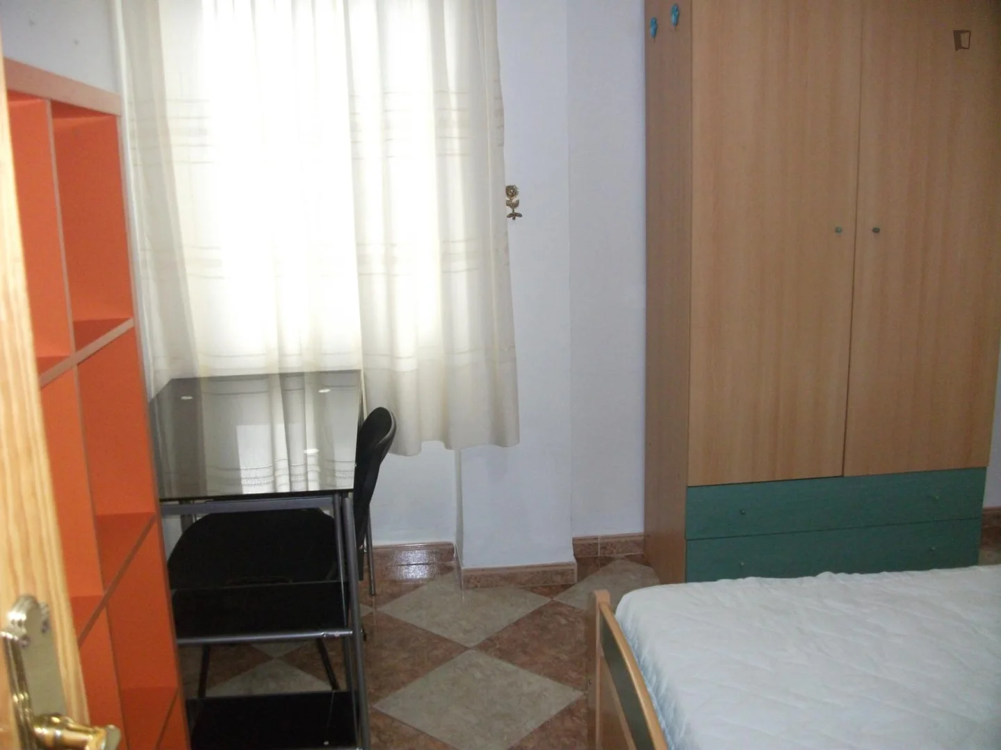 Chambre d'étudiant fonctionnelle parfaite pour étudier dans