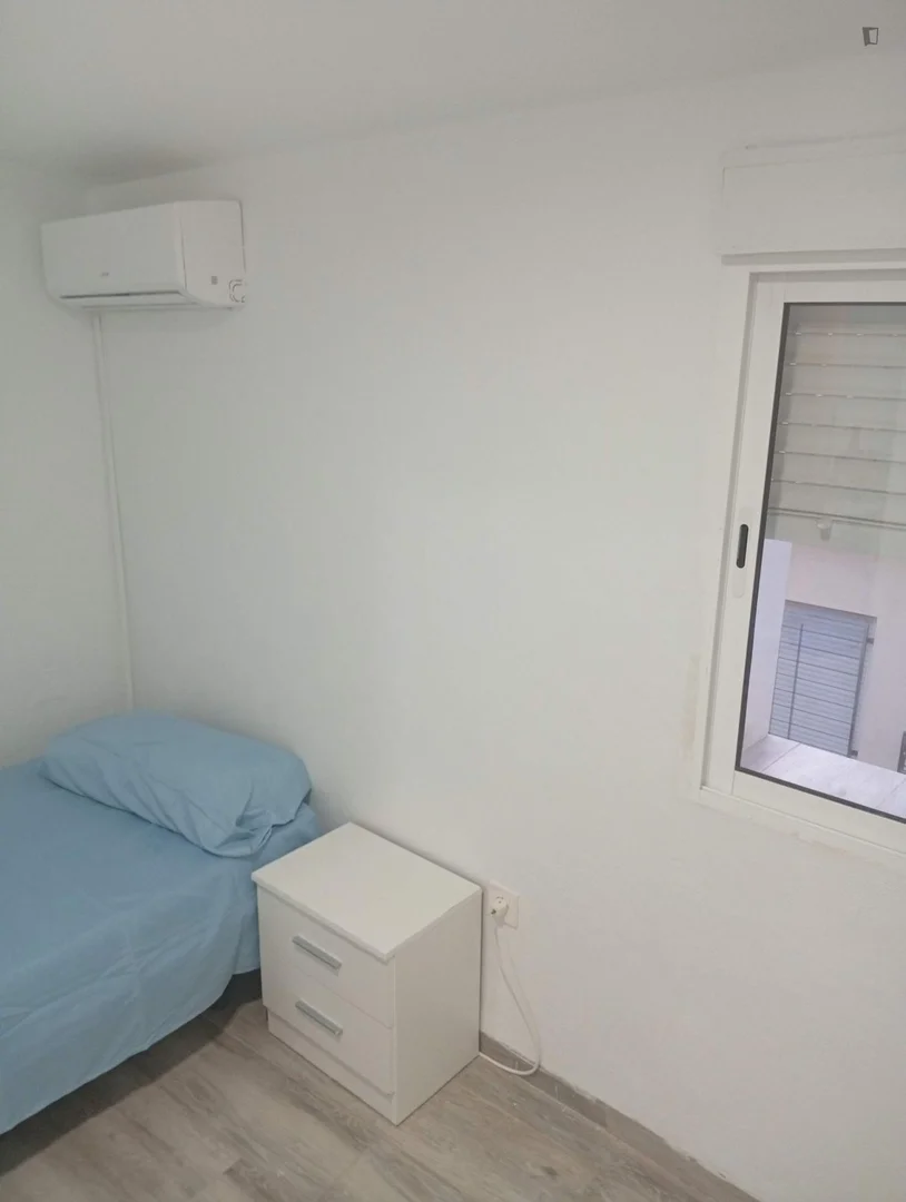 Room for rent in student apartment in , fully furnished