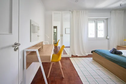 Chambre privée à Rua República da Bolívia, image 1 de 40