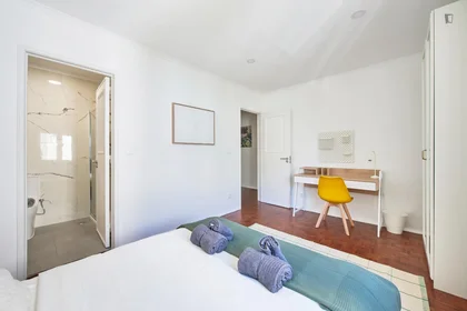 Chambre privée à Rua República da Bolívia, image 6 de 40