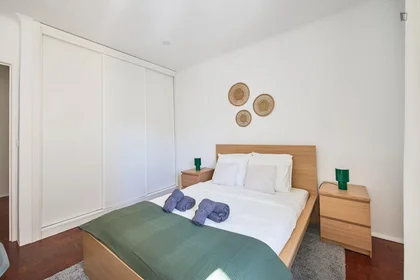 Chambre privée à Rua República da Bolívia, image 6 de 40