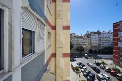Chambre privée à Rua República da Bolívia, image 10 de 40