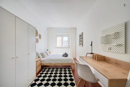 Chambre privée à Rua República da Bolívia, image 5 de 41