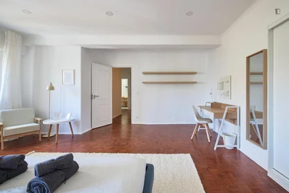 Chambre privée à Rua República da Bolívia, image 5 de 38