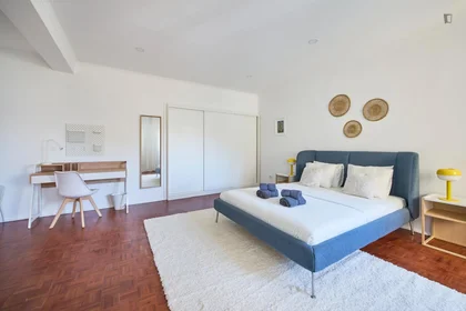 Chambre privée à Rua República da Bolívia, image 8 de 38