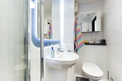 Quarto privado em residência em 41-45 Queen St, Belfast BT1 6ES, United Kingdom , imagem 4 de 17