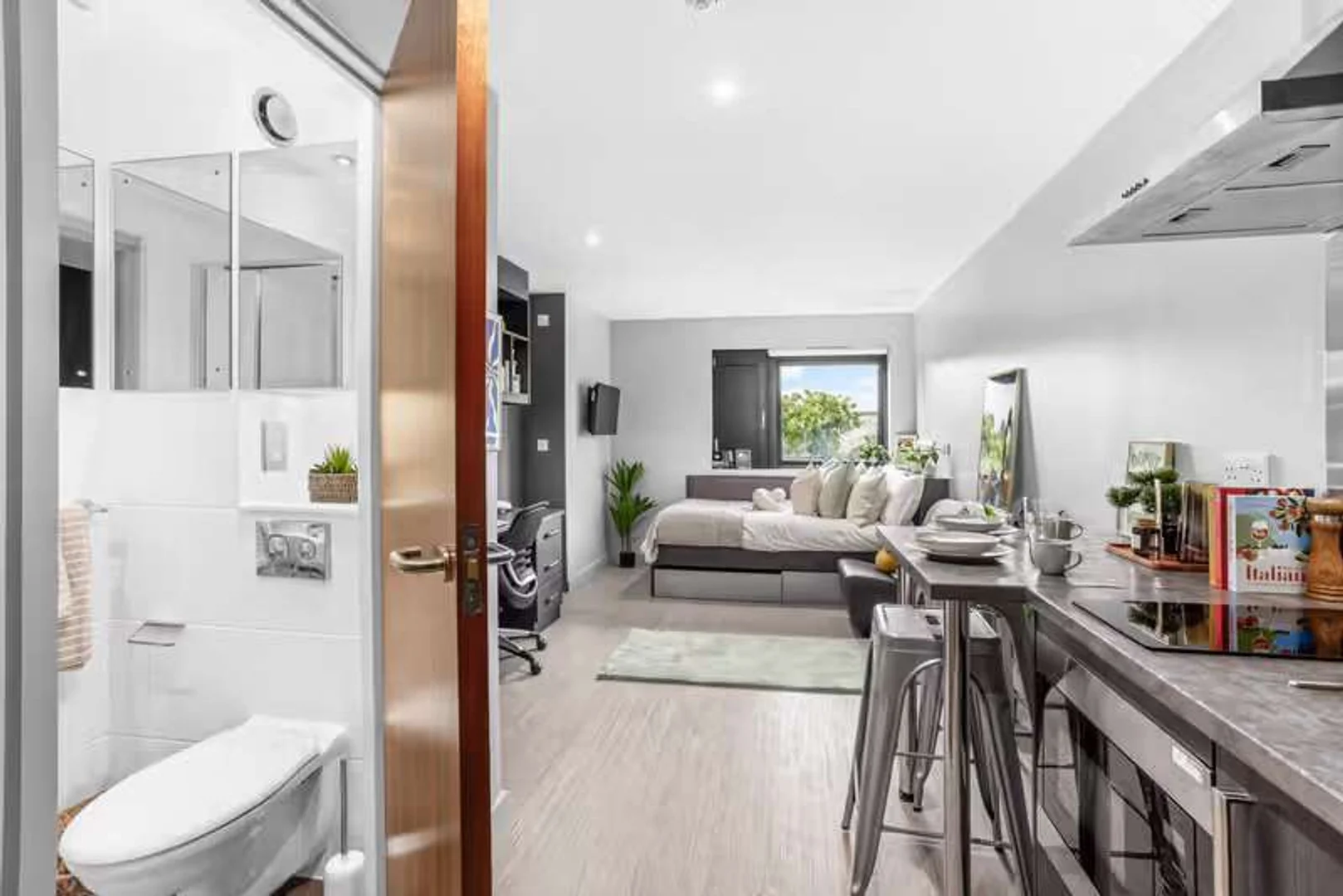Fully equipped studio flat for students in