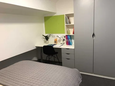 Quarto privado em residência em 164 Tudor Rd, Leicester LE3 5HU, United Kingdom, imagem 34 de 49