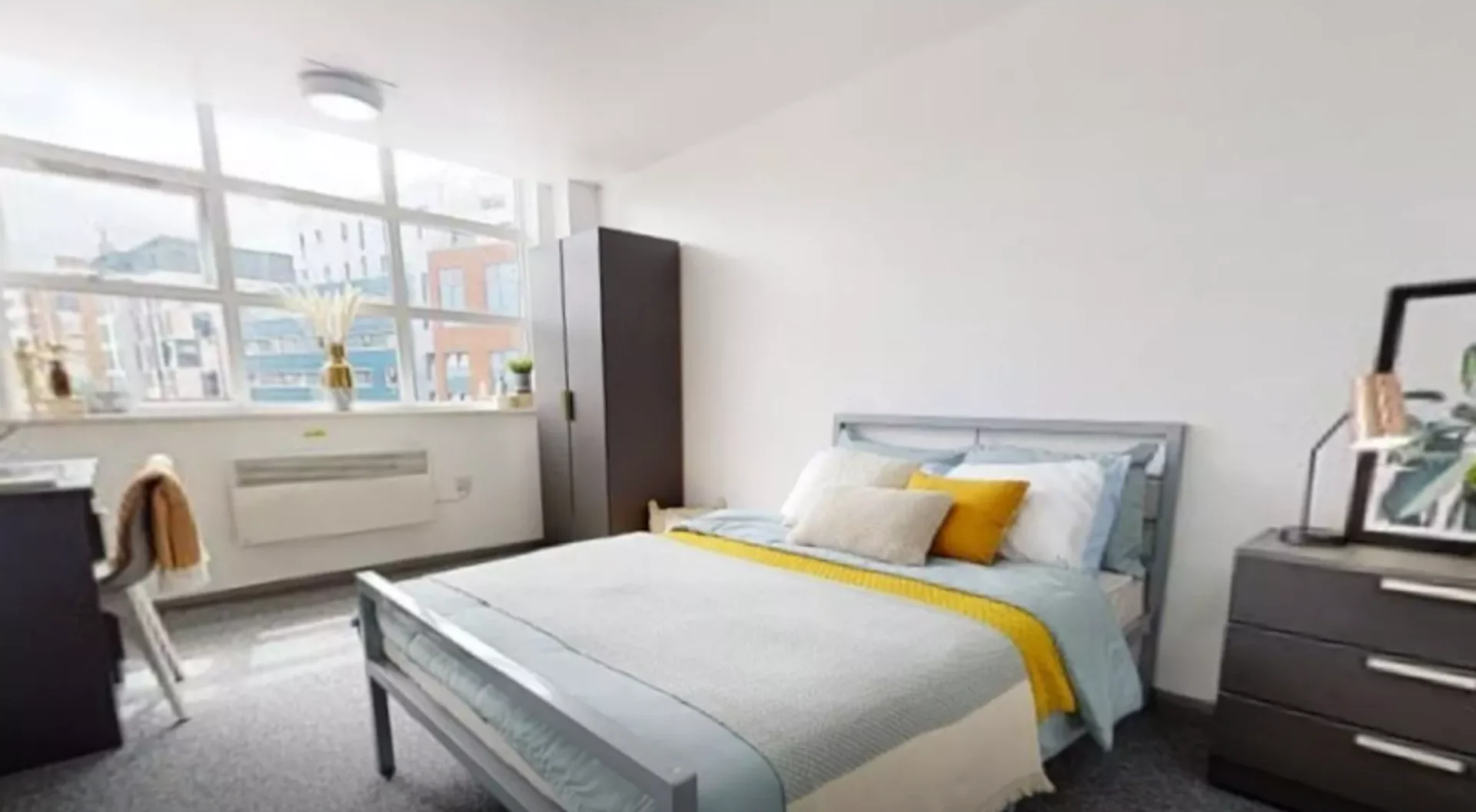 Cozy room for students available in
