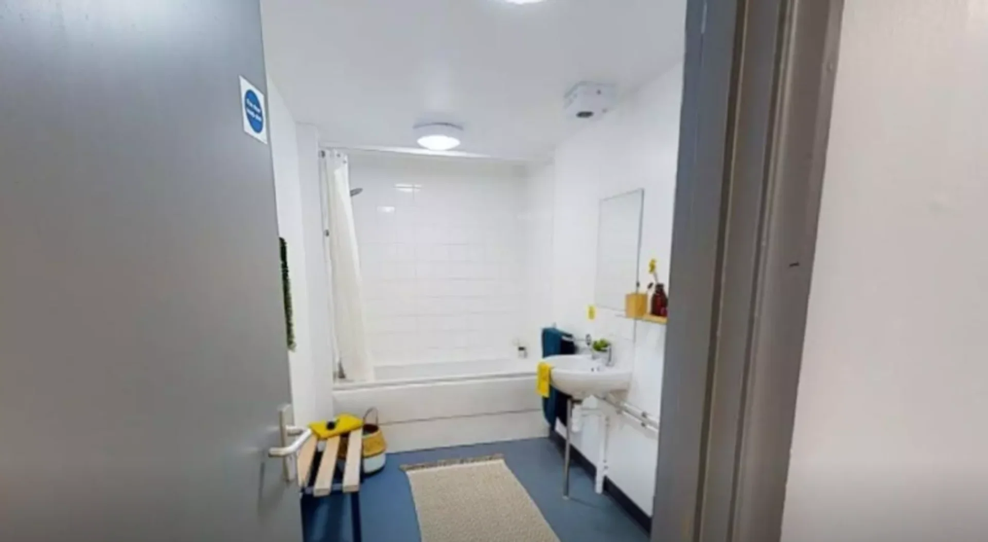 Student-friendly room in with modern amenities