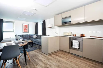 Apartamento inteiro em residência em 21 Beith St, Glasgow G11 6BZ, United Kingdom, imagem 3 de 23