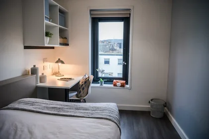 Habitación privada en residencia en 6 McDonald Rd, Edinburgh EH7 4GT, United Kingdom          , imagen 3 de 26