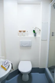 Habitación privada en residencia en 6 McDonald Rd, Edinburgh EH7 4GT, United Kingdom          , imagen 5 de 26