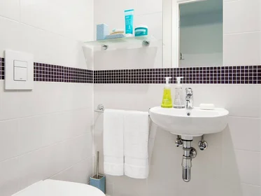 Habitación privada en residencia en 22 W Tollcross, Edinburgh EH3 9QW, United Kingdom , imagen 10 de 15