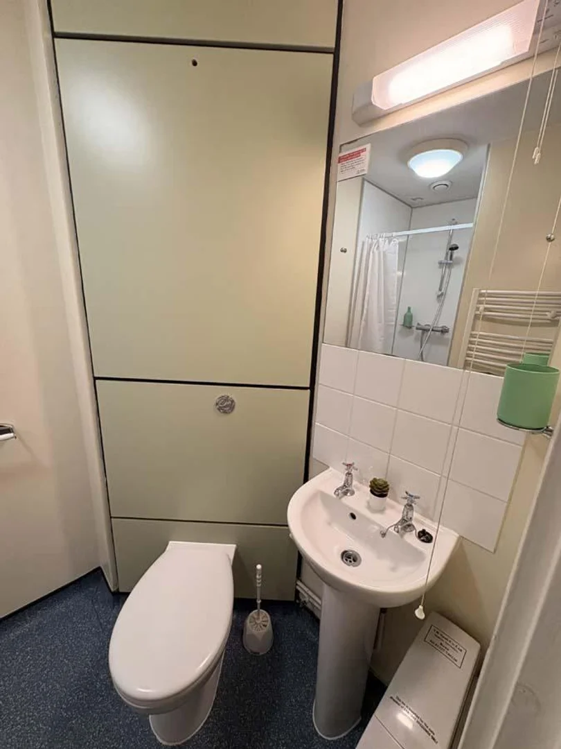 Student-friendly room in  with modern amenities