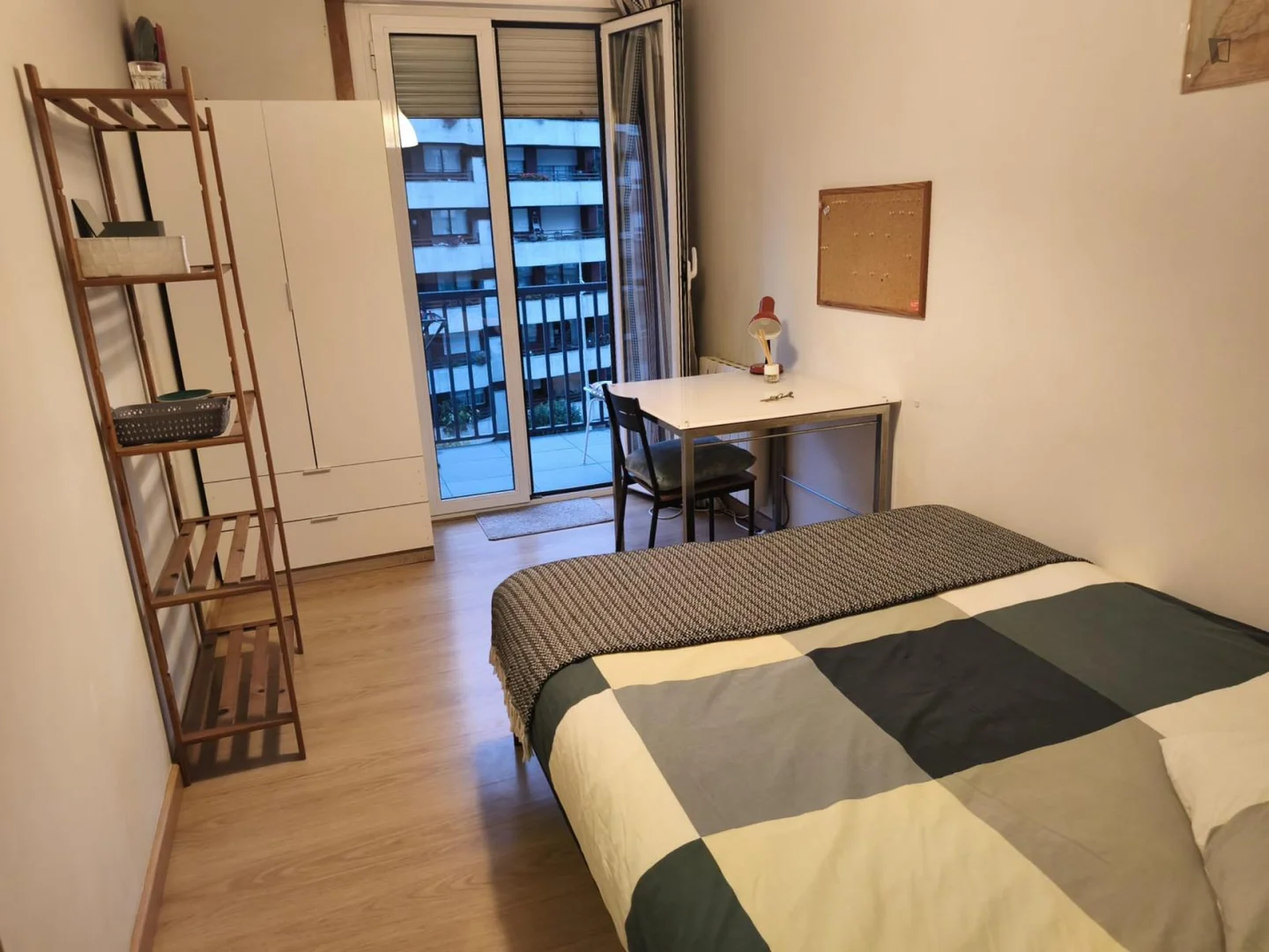Chambre conviviale pour les étudiants dans  avec des équipements modernes