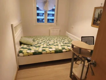 Chambre privée à Rúa de Venezuela, image 1 de 9