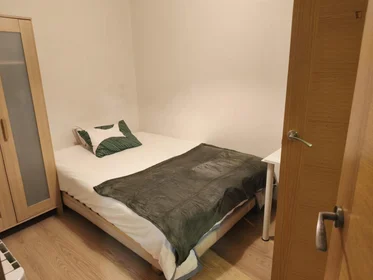 Chambre privée à Rúa de Venezuela, image 1 de 11