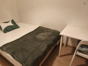 Chambre privée à Rúa de Venezuela, image 2 de 11