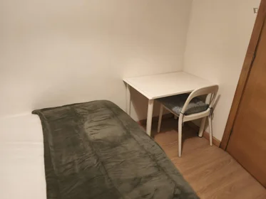 Chambre privée à Rúa de Venezuela, image 3 de 11