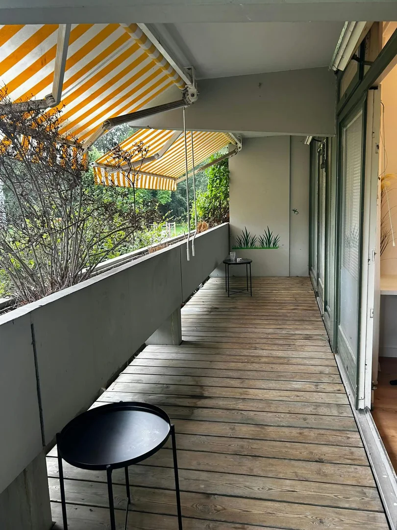 Comfortable and spacious student room in 