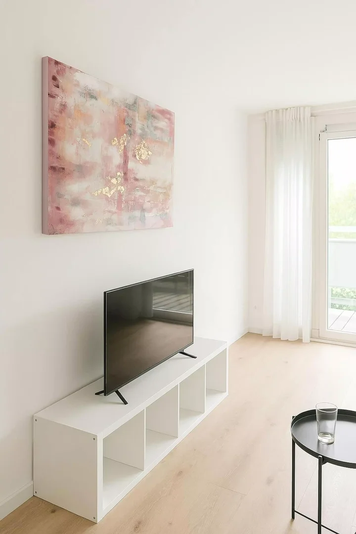 Economical student room with convenient location in 