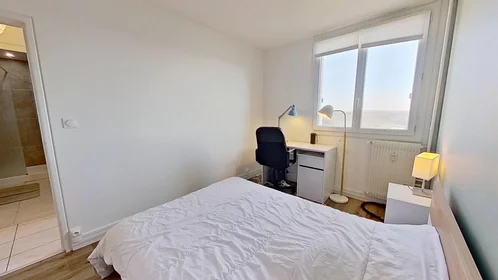 Private room at 5 Rue Hector Berlioz, image 2 of 18
